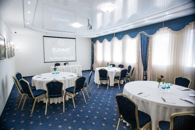Summit Villa คีชีเนา ภายนอก รูปภาพ